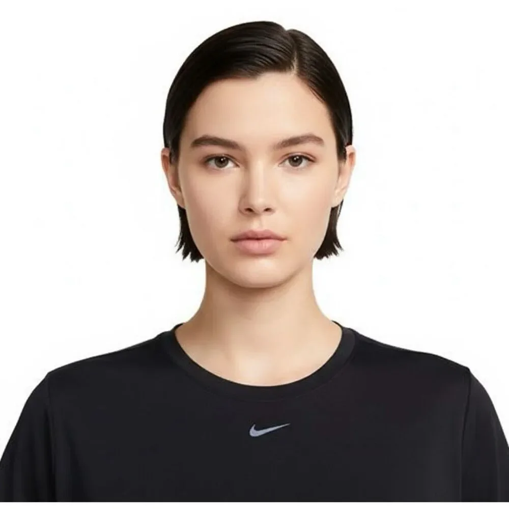 25. Nike One  NWT CURVY Dri-Fit Classic T-Shirt Black
